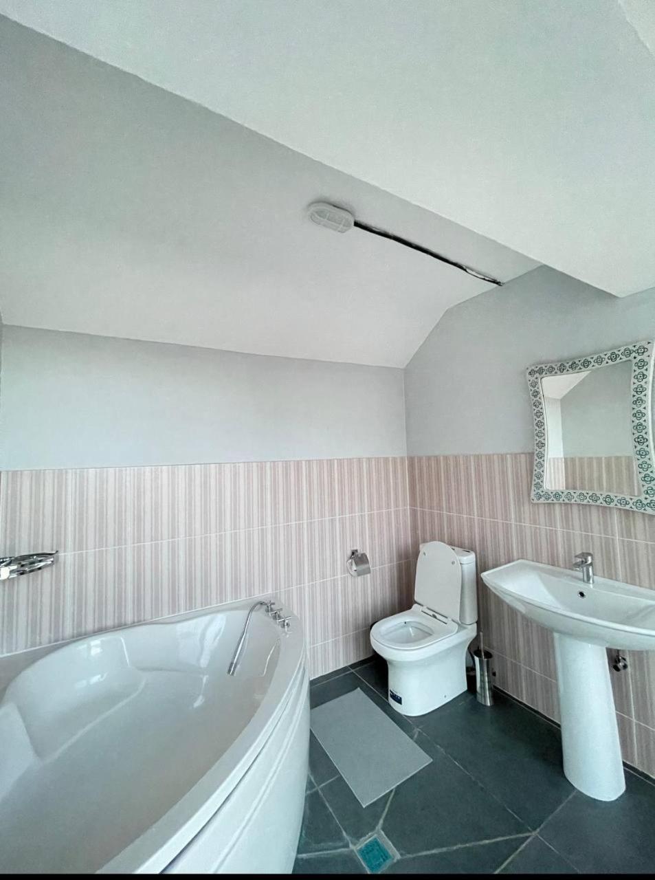Local Hotel Tashkent Luaran gambar